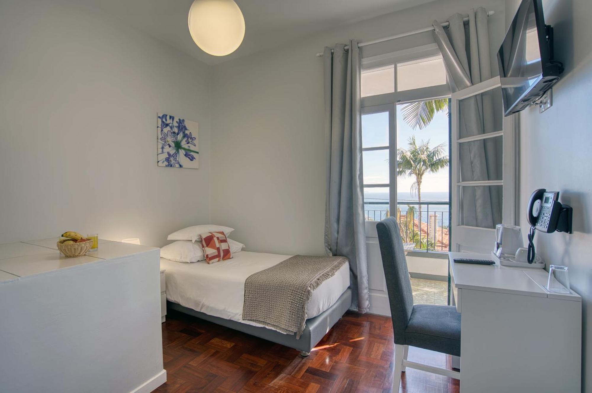 Vila Camacho Guest House Фуншал Стая снимка